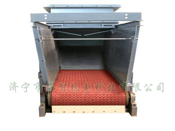 防腐蝕帶式（甲帶）給料機(jī)采用了防打滑膠帶，防止在物料輸送過程中造成撒料后果